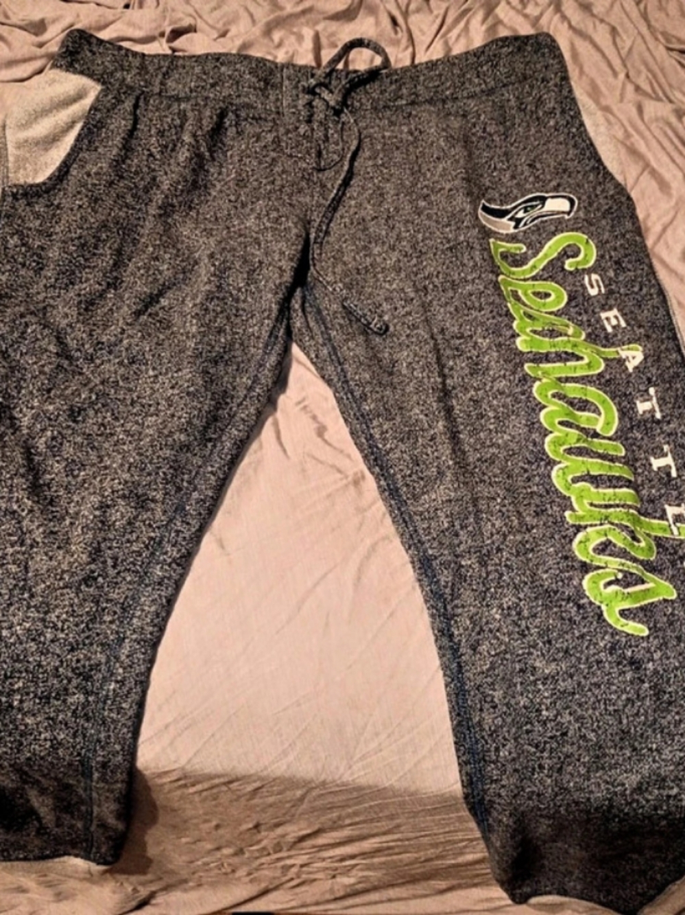 NFL Team Apparel Seattle Seahawks Women's Lounge Pants Large